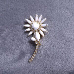 Vintage Gold-Tone White Daisy Rhinestone Brooch Costume Jewelry